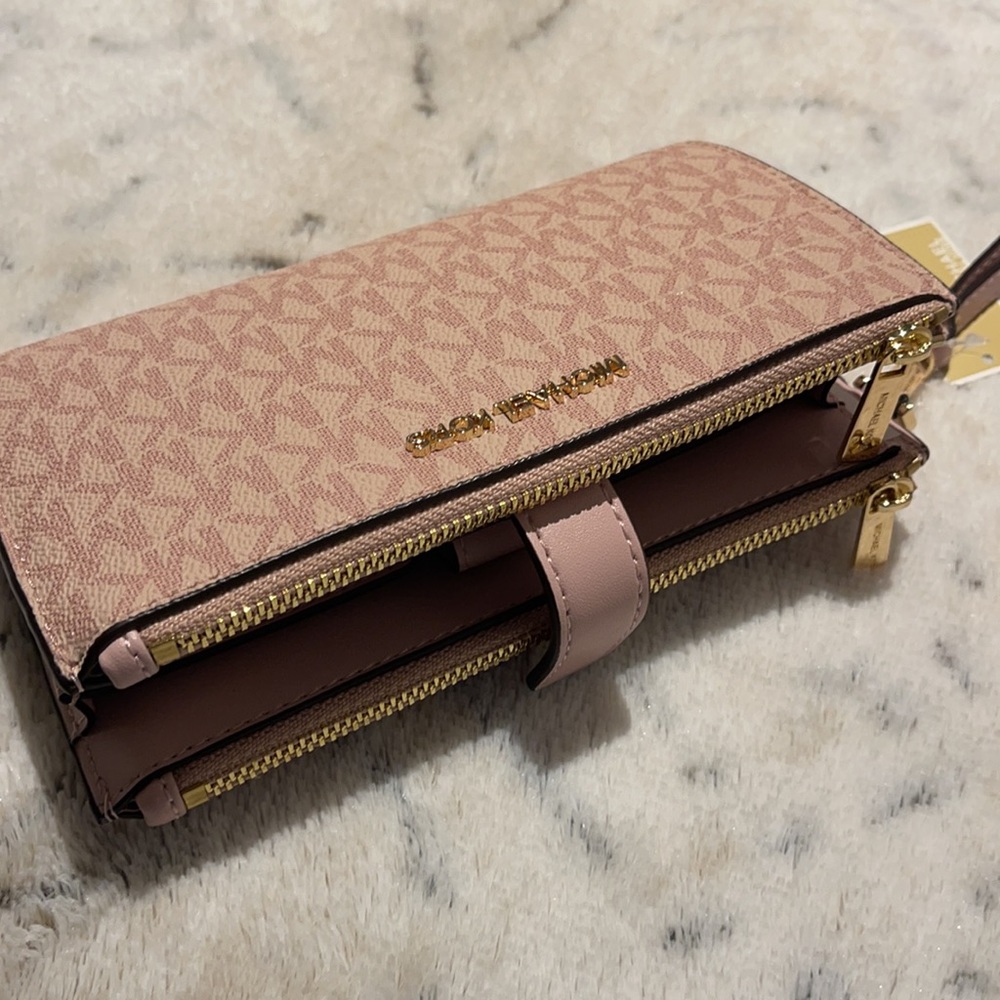 Michael Kors Beautiful wallet 💖🥰